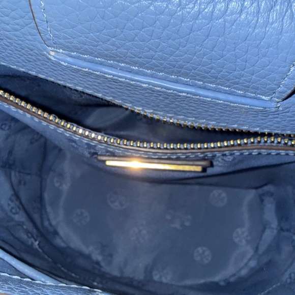 Tory Burch McGraw Bucket Crossbody - Picture 3 of 10